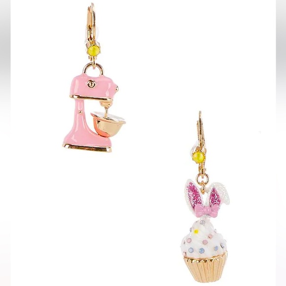 New Betsey Johnson Bunny Cupcake Mismatch Drop Earrings - Picture 5 of 12